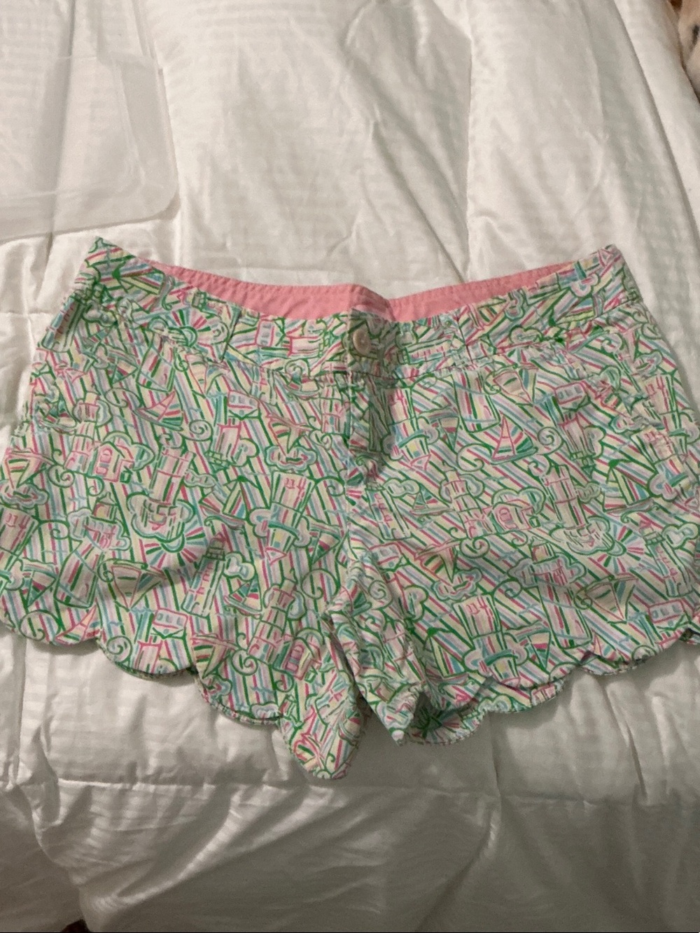 Lilly Pulitzer Guiding Light House Sailboats Scalloped shorts Size 14